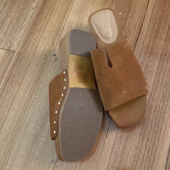 NUDE a brown suede slip on - Picture 4 of 4